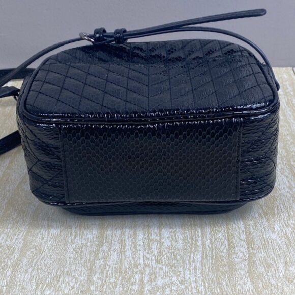 KARL LAGERFELD PARIS GLOSSY BLACK SNAKE CAMERA BAG CROSSBODY PURSE - Picture 6 of 13